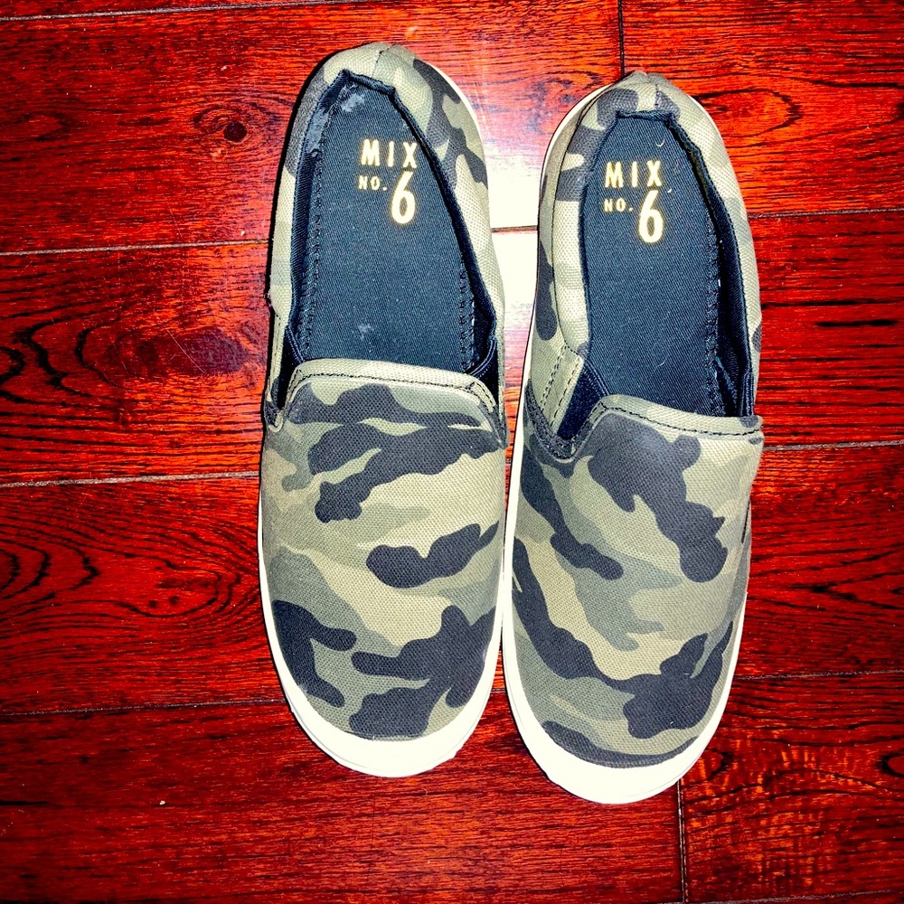 Mix NO. 6 Miliana SlipOn Sneaker | Women's | Green Camouflage | Size 7.5